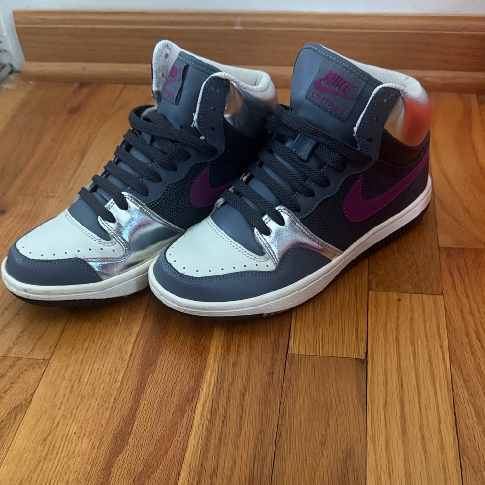 Nike Women Court Force High-Tops (Rare)